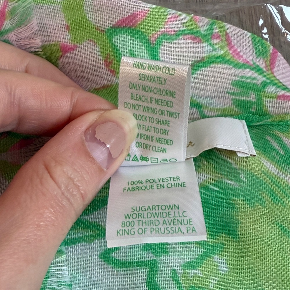 Lilly Pulitzer Women’s Green & Pink Floral Printed Scarf NWOT - Picture 3 of 4